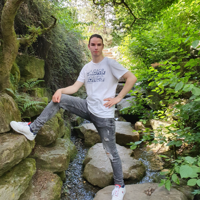 Enis  zoekt een Huurwoning / Appartement / Studio / Kamer in Tilburg